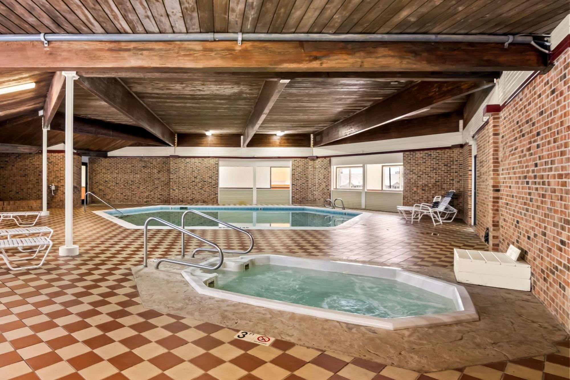 Econo Lodge Manistee Eksteriør billede