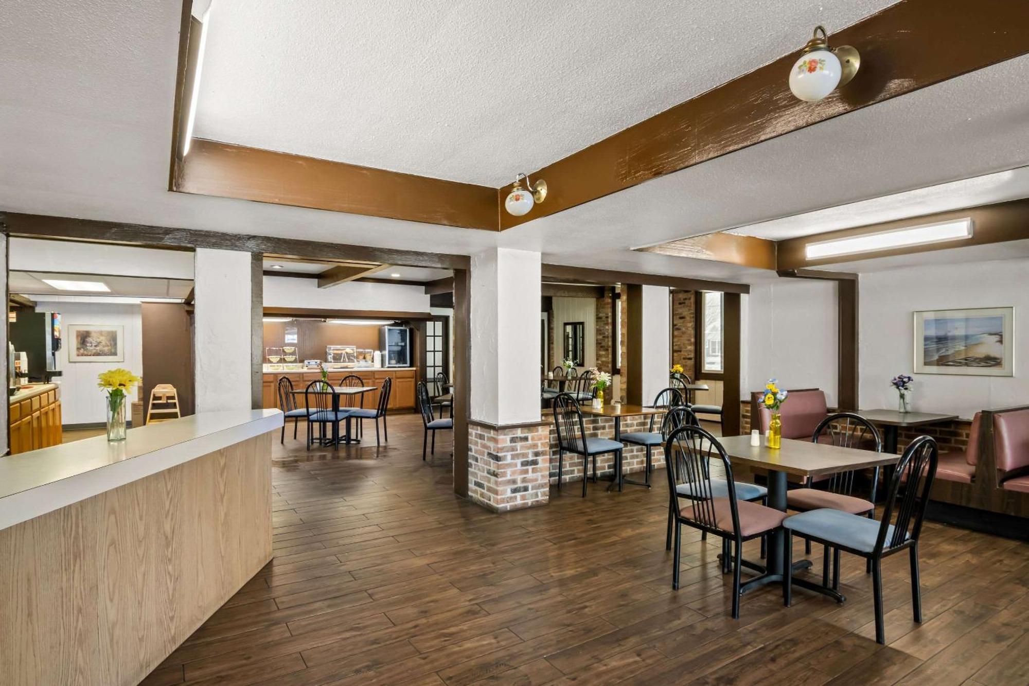 Econo Lodge Manistee Eksteriør billede