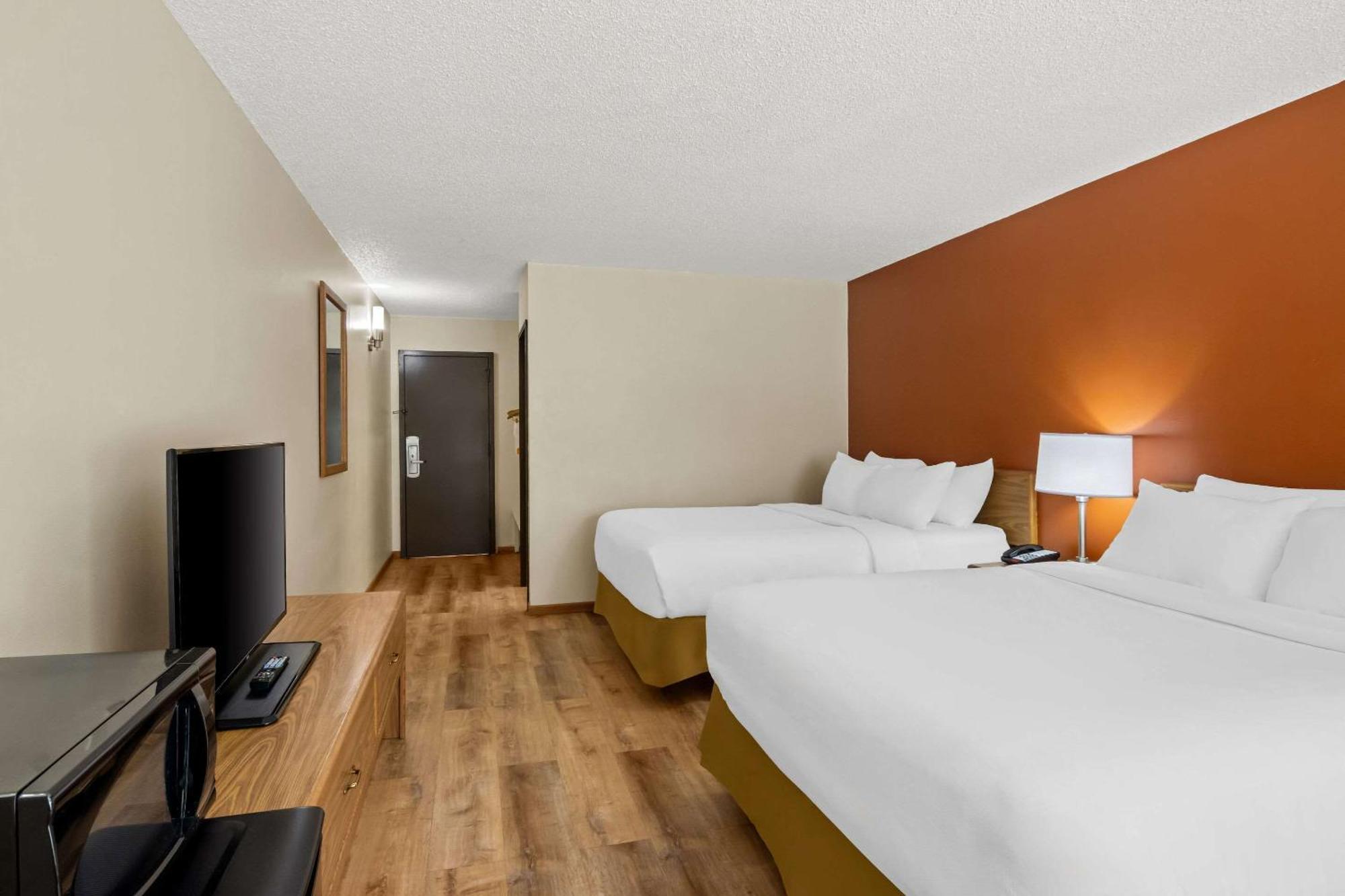 Econo Lodge Manistee Eksteriør billede