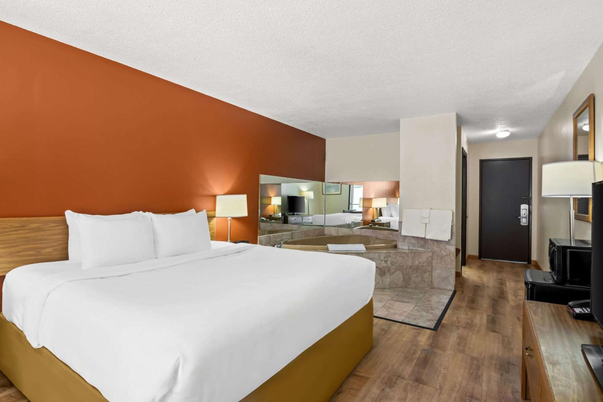 Econo Lodge Manistee Eksteriør billede