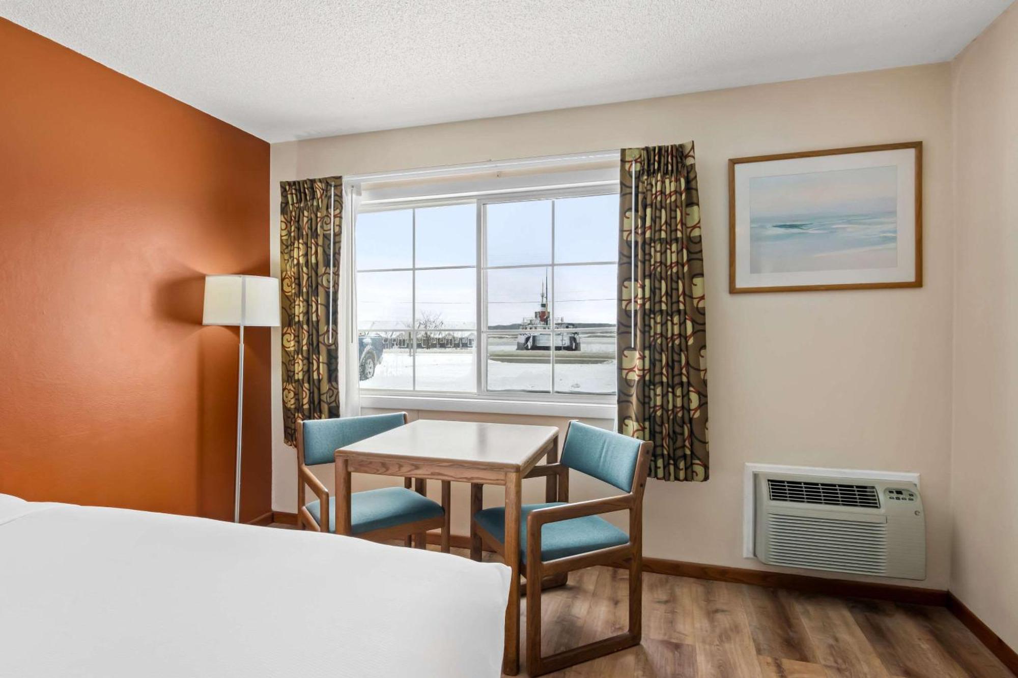 Econo Lodge Manistee Eksteriør billede